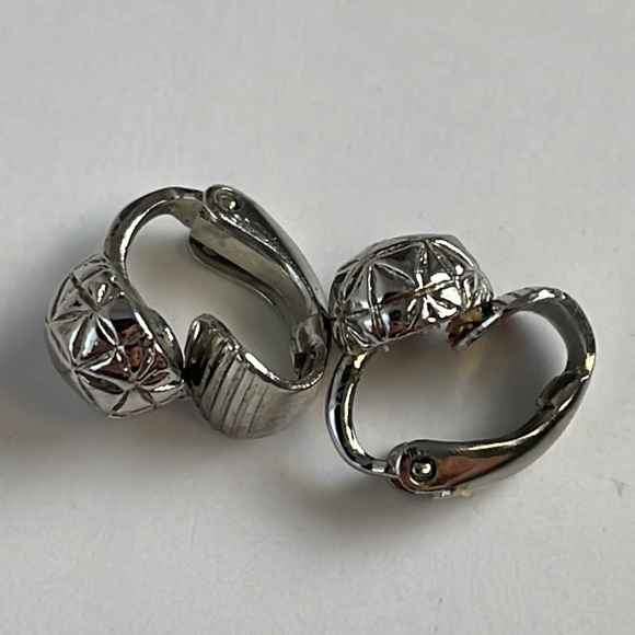 Vintage Clip On Silver Tone Earrings Star Design - Picture 9 of 9